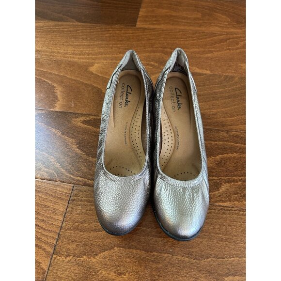 Clarks Women's Neiley Pearl Pewter Metallic Heels Leather NEW 7 W - Picture 3 of 7